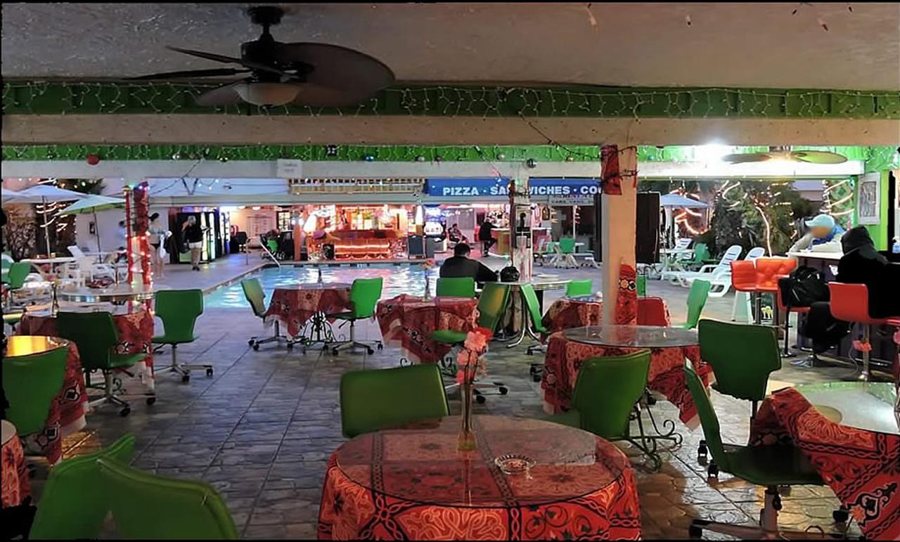 Crown Airport Hotel Ингълуд Екстериор снимка