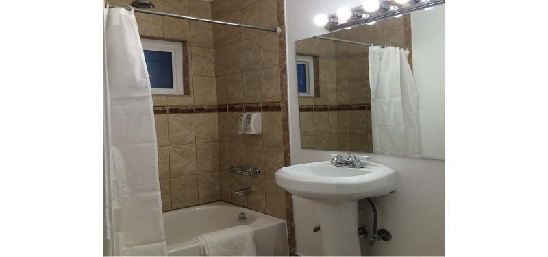 Crown Airport Hotel Ингълуд Екстериор снимка